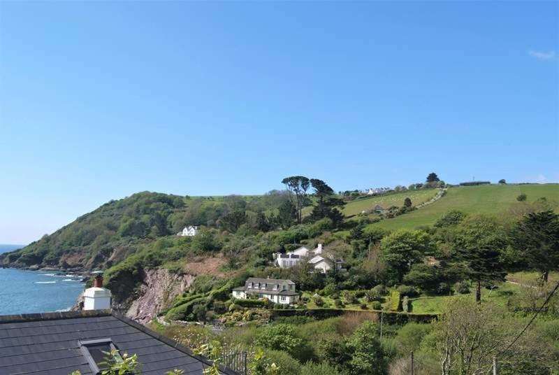 Cosy Beachfront Retreat With Stunning Sea Views & Free Access To A Local Indoor Pool Talland 외부 사진