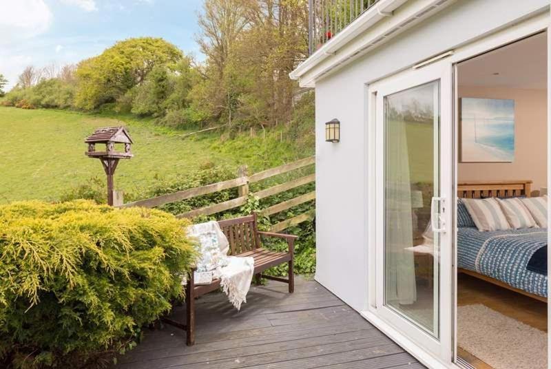 Cosy Beachfront Retreat With Stunning Sea Views & Free Access To A Local Indoor Pool Talland 외부 사진