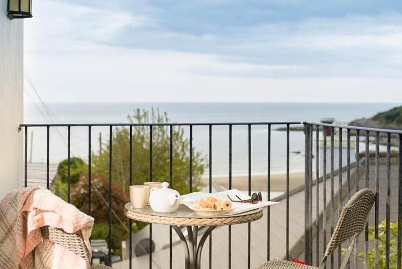 Cosy Beachfront Retreat With Stunning Sea Views & Free Access To A Local Indoor Pool Talland 외부 사진