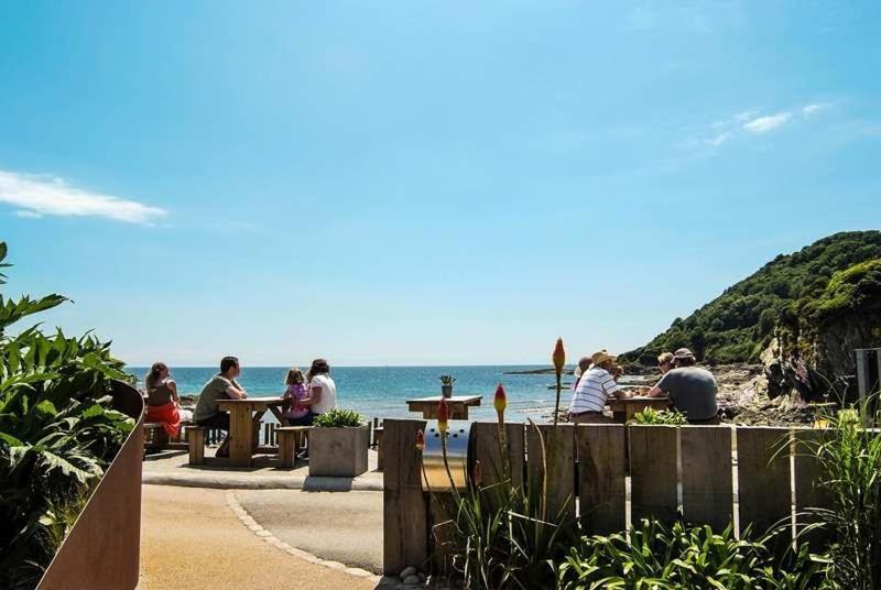 Cosy Beachfront Retreat With Stunning Sea Views & Free Access To A Local Indoor Pool Talland 외부 사진
