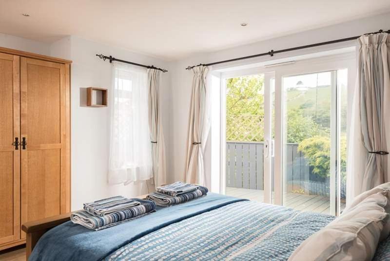 Cosy Beachfront Retreat With Stunning Sea Views & Free Access To A Local Indoor Pool Talland 외부 사진