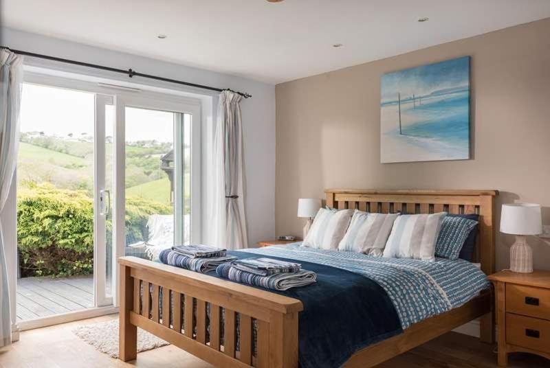 Cosy Beachfront Retreat With Stunning Sea Views & Free Access To A Local Indoor Pool Talland 외부 사진