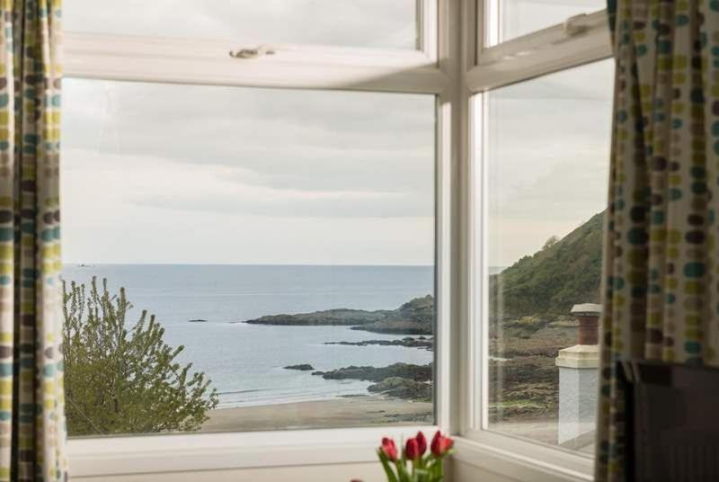 Cosy Beachfront Retreat With Stunning Sea Views & Free Access To A Local Indoor Pool Talland 외부 사진