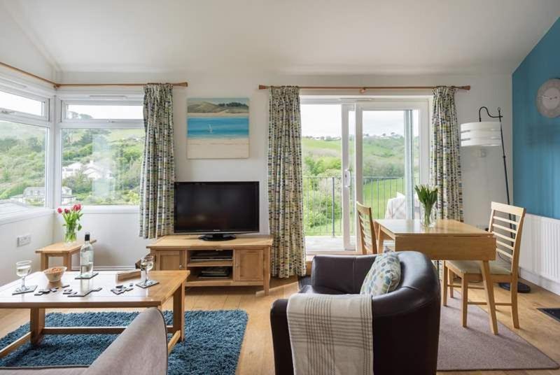 Cosy Beachfront Retreat With Stunning Sea Views & Free Access To A Local Indoor Pool Talland 외부 사진