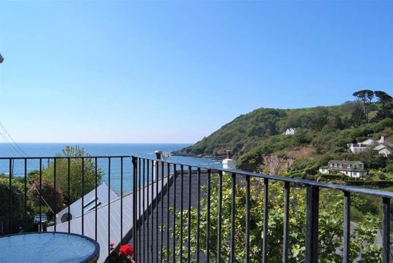 Cosy Beachfront Retreat With Stunning Sea Views & Free Access To A Local Indoor Pool Talland 외부 사진