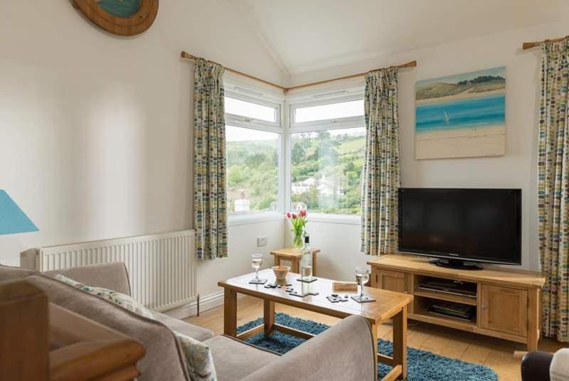 Cosy Beachfront Retreat With Stunning Sea Views & Free Access To A Local Indoor Pool Talland 외부 사진